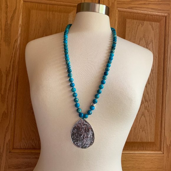 NEST - Turquoise Jasper Pendant Necklace -Like New - Picture 7 of 8